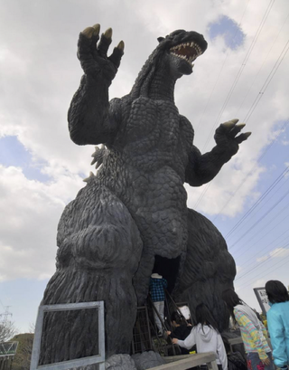 Illustration for article titled Japan Has a Giant Godzilla You Can Play With